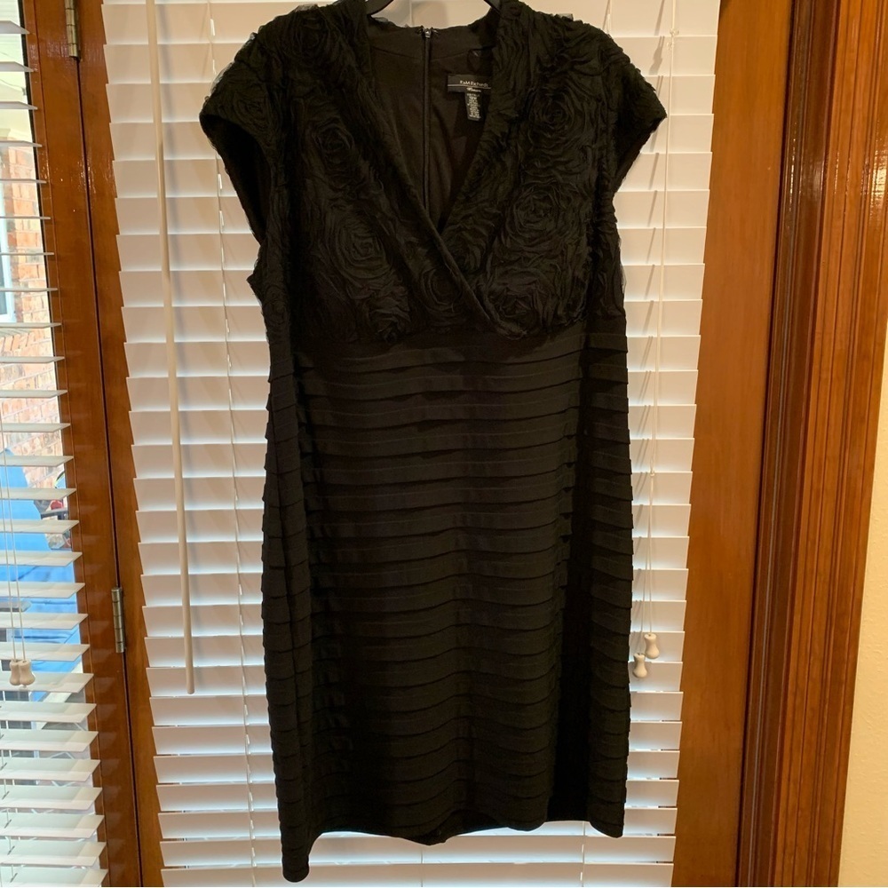 R&M Richards Elegant Black Dress w/Empire Waist V-neck Cap Sleeves Floral Detail